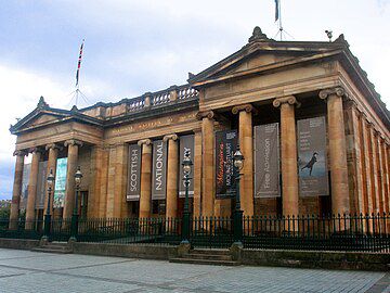 Galerie nationale d’Ecosse et Académie royale écossaise. Ensemble monumental dessiné par William Henry Playfair, sur l'esplanade appelée The Mound.