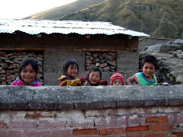 Acopalca : village des Andes installé au creux des montagnes à 3600 mètres d'altitudes. Nous avons fait 2 visites ici, tellement nous avons partagé d'émotions, tant avec les habitants, les enfants, qu'avec la nature et sa majesté la montagne...