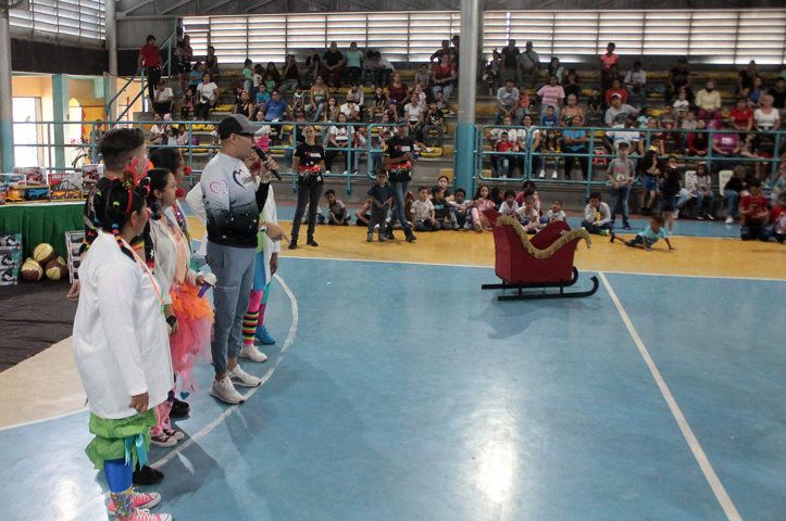 Más de 500 niños de Bella Florida al sur Valencia recibieron regalos en la bajada de los Reyes Magos