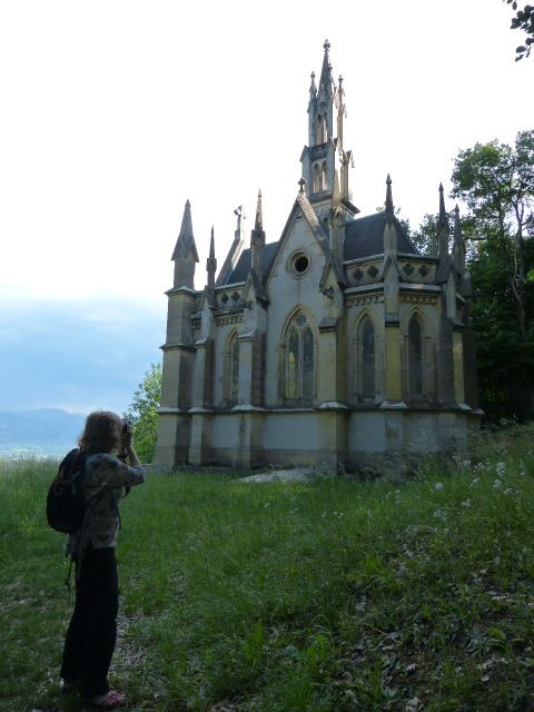 Une chapelle au bout du chemin... mystique...