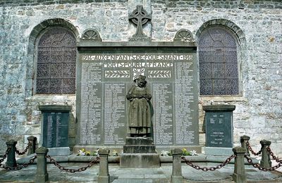 Monument aux morts de Fouesnant (Bretagne)