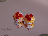 boucles d'oreilles en verre et perles fleuries