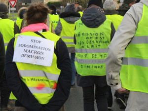 DIFFÉRENTES STRATÉGIES EN COLLISION SUR LE MOUVEMENT GILET JAUNE