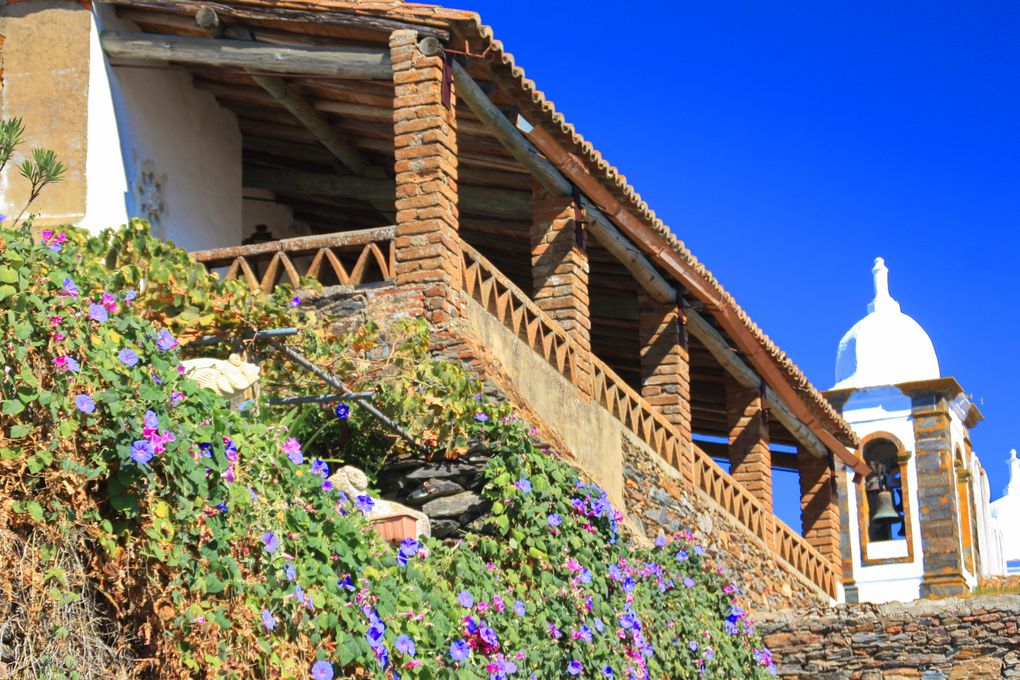 admirable villages à l'est et côte formidable à l'ouest