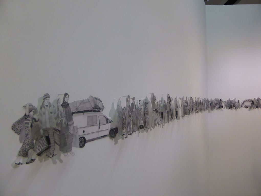 Françoise Vanneraud, Living on the border, 2013, installation, dimensions variables. 59e Salon de Montrouge, 2014 © Photographies Antoine Prodhomme