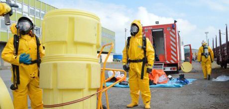 500 litres de Thia-4-Pentanal Nocif mais non toxique, nous en doutons!! C'est comme la fameuse phrase: "Responsable mais pas coupable... "