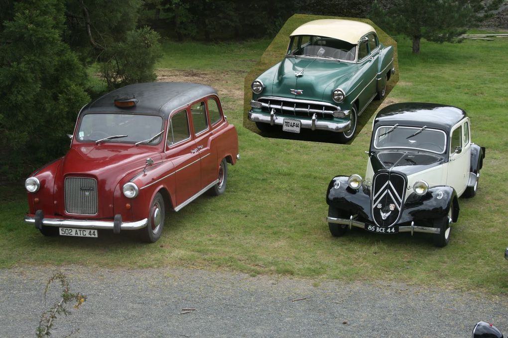 achete en 2001 avec plaques françaises-
ce taxi à été réformé en 2000 aprés 15 ans de service et certainement pas mal de kms aux compteur-
il fume un peu 
-moteur diésel type range 2275 cm3-
- boite de vitesse auto-