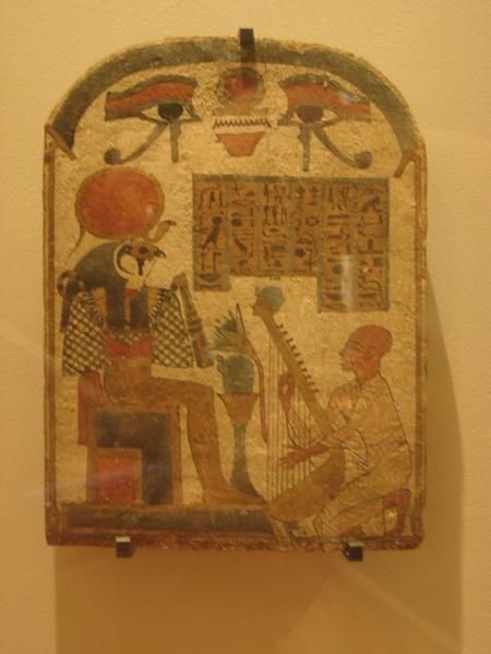 Cet album pr&eacute;sente quelques photos prises lors de la sortie des 6&egrave;me 2 au mus&eacute;e du Louvre, le 15/12/2006, suite au travail sur l'Egypte effectu&eacute; par Mme Dufour (professeur d'histoire), M. Qu&eacute;r&eacute; (professeur de fran&ccedil;ais) et M. Tricot (professeur documentaliste)