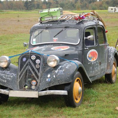  Retour d’une 11 L   de 1939  équipée «  raid «  du  PEKIN -  STRASBOURG 