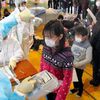 Enfants de Fukushima: Fini de jouer aux billes de verre...Voici celles en Uranium à soie!