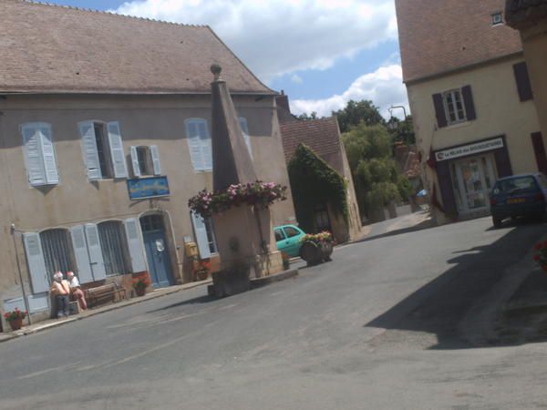 Je vous invite dans mon petit village de verneuil en bourbonnais !