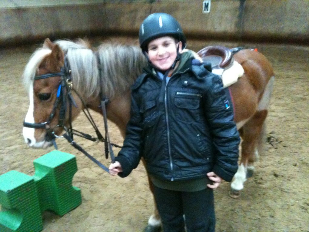 Les élèves de l'école Louise Michel et leurs poneys...