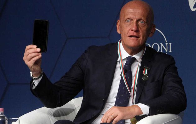 Collina cesse de prÃ©sider le ComitÃ© d'arbitrage de l'UEFA