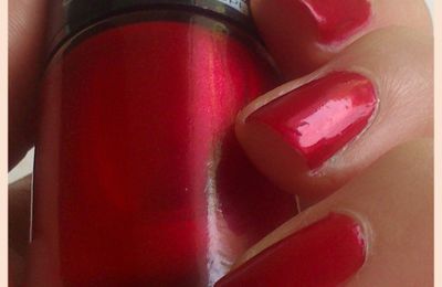 Swatch Miss Europe 94 rouge velours