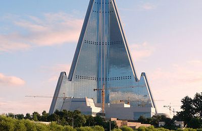 La Corée du Nord, marionnette des Illuminatis ? L'étrange tour en forme de pyramide de Pyongyang