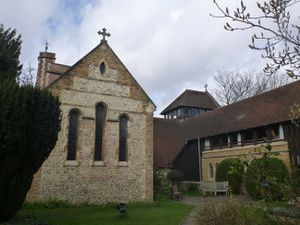 A Chiswick (photos 1 à 3) et à Barnes sur la rive droite. L'église Saint Mary à Barnes (photos 4 et 5).
