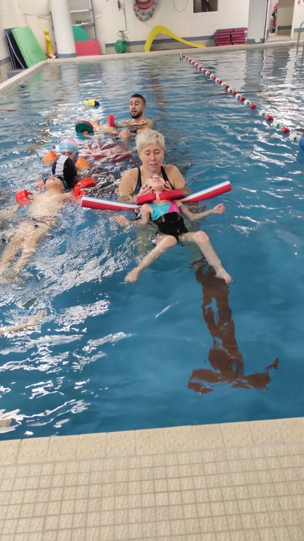 Séance de piscine pour la classe de CE2 B