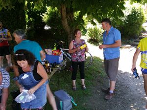 Arrêt pic-nic à Coubon où nous attendait Didier Trottein, un ancien Saint Laurentais