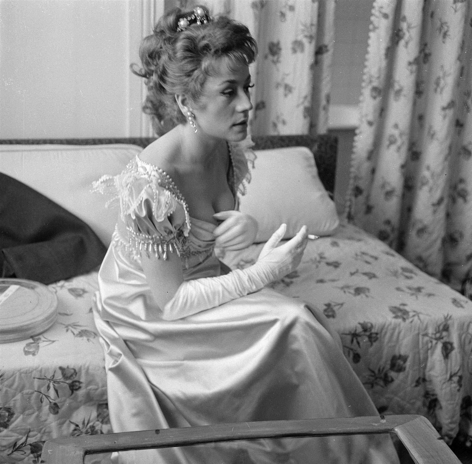 reine malgré tout Annie Girardot