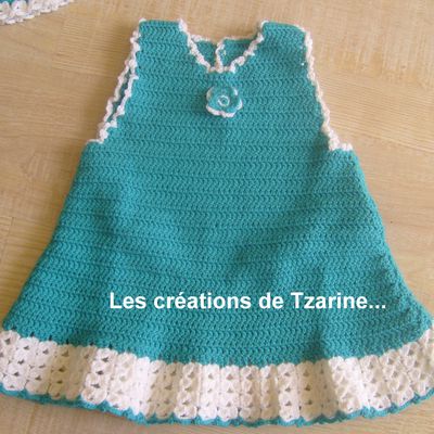 Crochet - Petite robe, bonnet et chaussons assortis