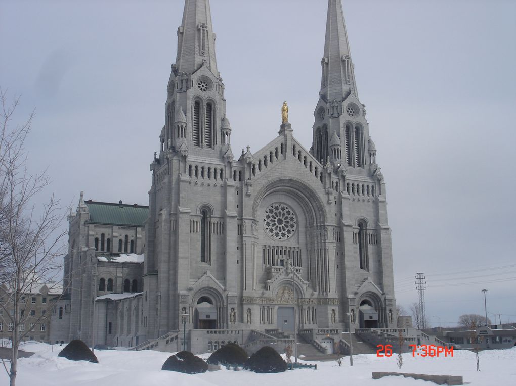 dans cet album, tu trouveras toutes les églises, paroisses et autres que je verrais au fil de mes voyages dans la province québécoise... et y'a de quoi faire !!!