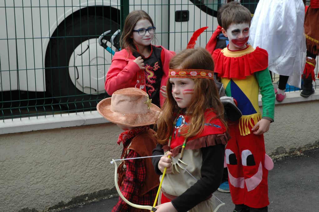 Préparation au carnaval à Rognaix le 12 avril 2013