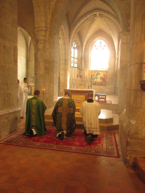                   Première messe à Villars de M. l’abbé Henri LAROCHE, ordonné en la cathédrale St Louis de Versailles le 24 juin. 