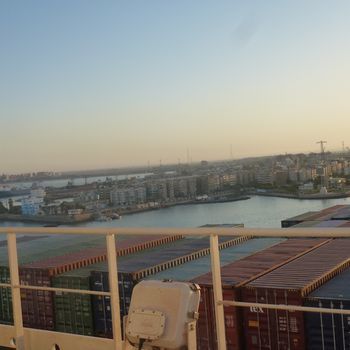 La ville de Suez s'étend le long de la sortie du Canal