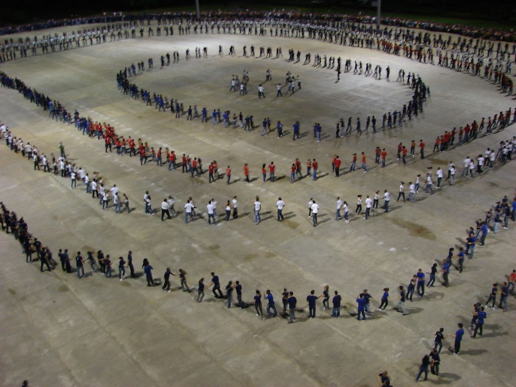 Imágenes de la Rueda de Casino Más Grande del Mundo en la Plaza Niemeyer de la UCI, Cuba, en homenaje a los 5 Héroes Prisioneros en el EEUU.