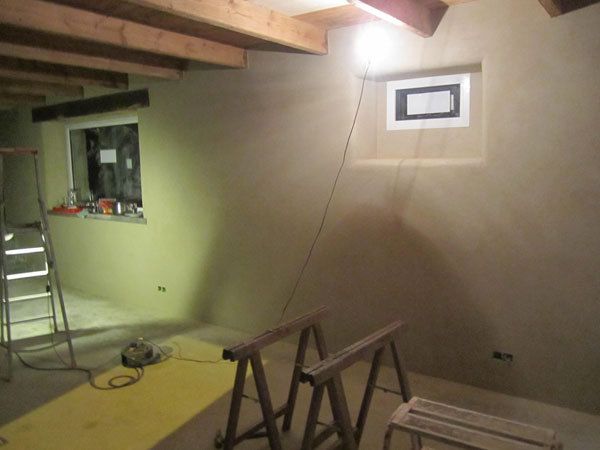 Sablage de plafond et réalisation d'un enduit chaux chanvre , avec finition chaux sable