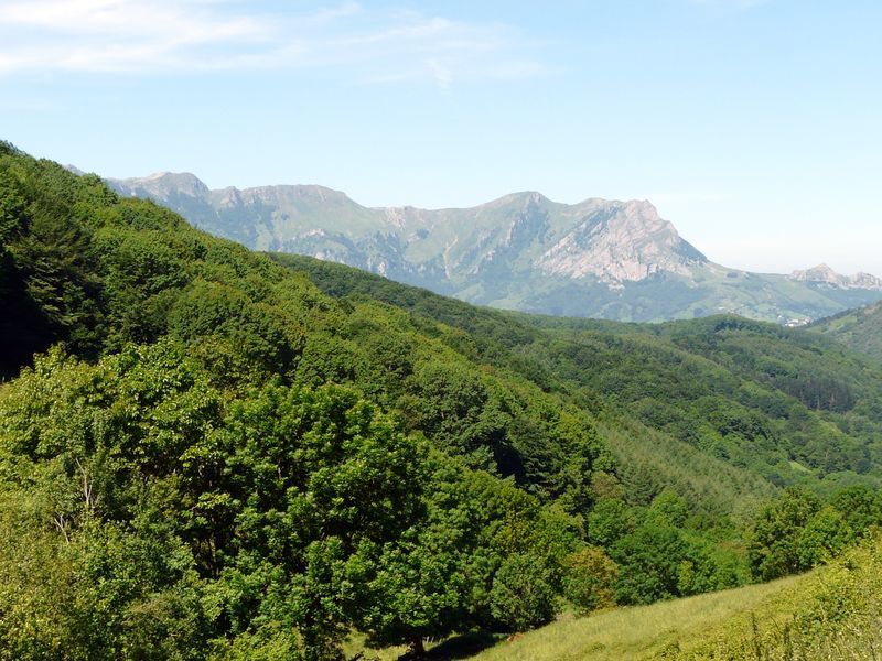 Images de la route dur la Ligne de Partage des Eaux au nord de l'Espagne