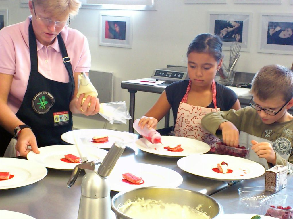 Cet atelier APDC pour un Comité d'entreprise Rémois où enfants et adulte été présent, nous a permis de partager des trucs de chefs dans la bonne humeur.

Merci à tous

Et à très bientôt en cuisine !!!