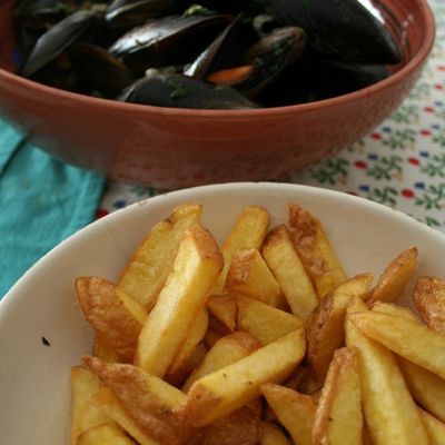 Moules à la plancha relevées au persil et piment, Frites maison doux