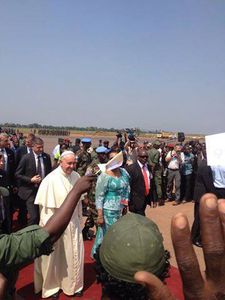 LA VISITE DU PAPE FRANÇOIS EN CENTRAFRIQUE: LA LAÏCITÉ BAFOUÉE PAR LES AUTORITÉS DE LA TRANSITION .