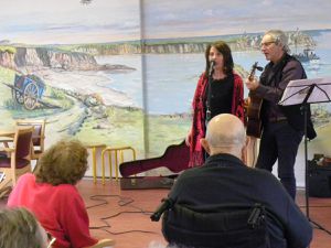 Animation musicale avec Mme et Mr LE MEZEC (Fille de Mr et Mme BOULBIN)