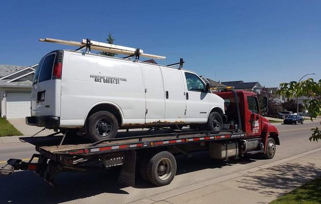 4 Things that you need to consider while selecting an emergency towing