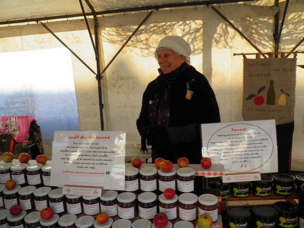 28 novembre 2015 : la Confrérie au marché de Noël de l'EHPAD de Saint-Pierre-des-Nids.