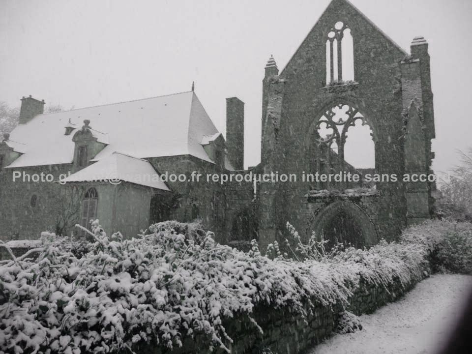 L'abbaye de Beauport le 1er décembre 2010 sous la neige. Mais les plus grosses chutes étaient encore à venir...