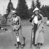 Anne et Jacqueline des Prez de la Morlais en promenade [photo non datée - date estimée]