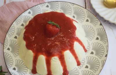 Bavarois à la vanille et son coulis de fraises