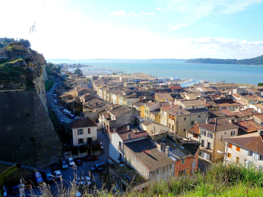 Quelques photos du vieux-village, de la rue de la fraternité, du port de pêche...