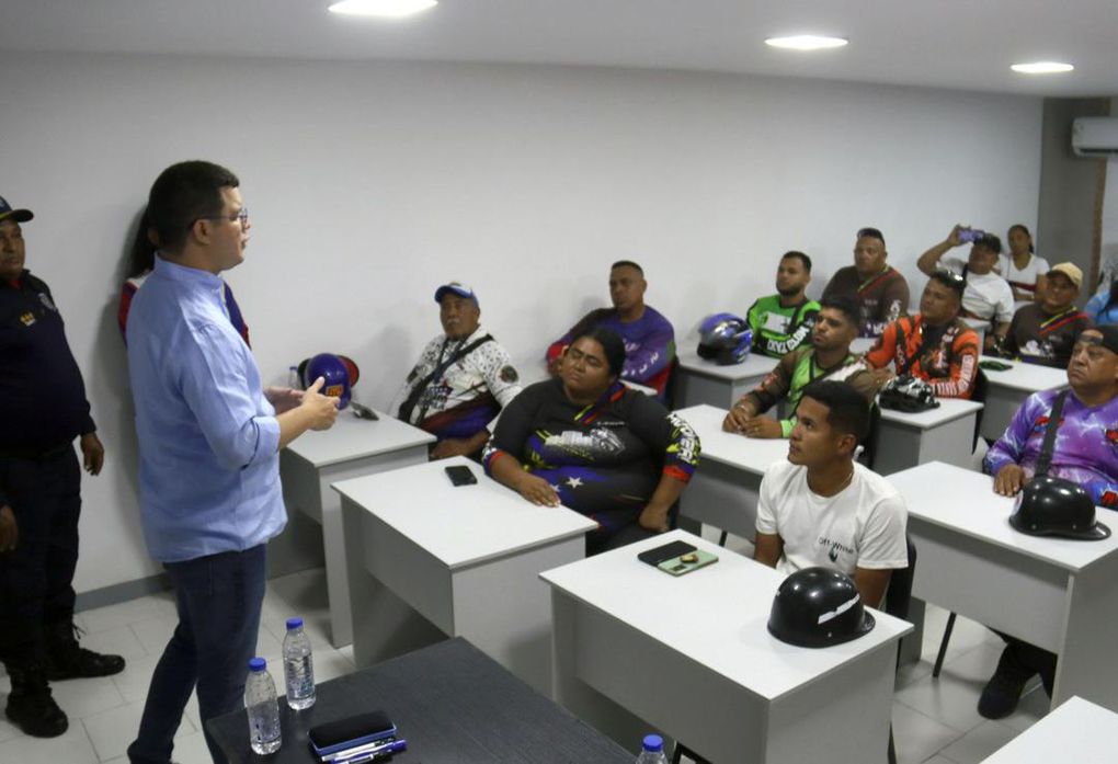 Alcalde Fuenmayor inauguró Escuela del Transporte en Valencia avalada por el INTT