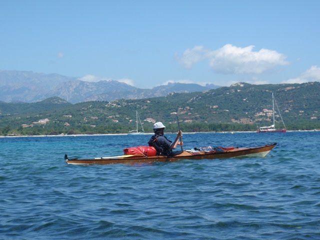7 kayakistes , nav en autonomie en Corse du Sud  