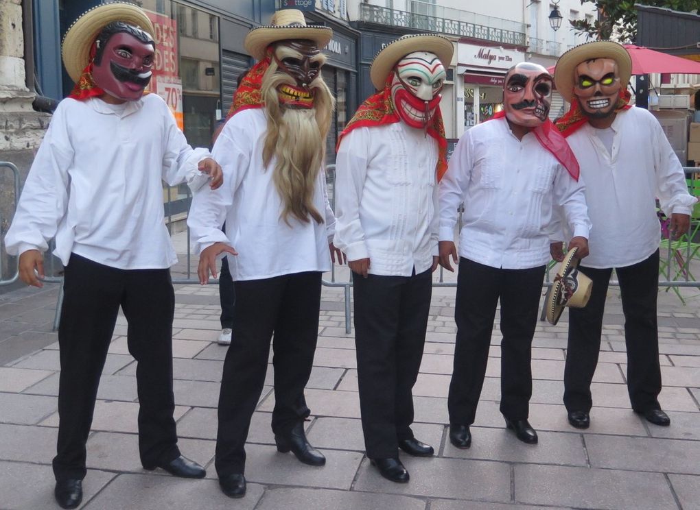 FESTIVAL D'ETE SOUS LES CHARMES-Folklore mexicain.