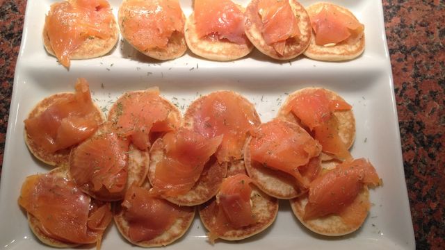 Blinis de truite fumée à la gelée de safran