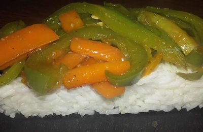 Timbale de riz blanc et légumes sauce Yakitori