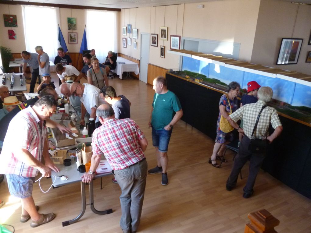 Exposition de trains miniature avec la suite du défi "construire un réseau de trains en 12h"