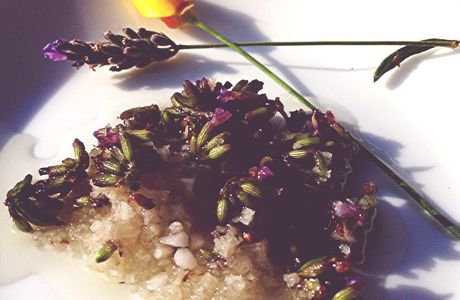 Gommage Maison De Saison #2 : huile végétale, gros sel, fleurs de lavande & Huile essentielle de citron ♥