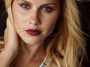 Claire Holt pour Brian Higbee