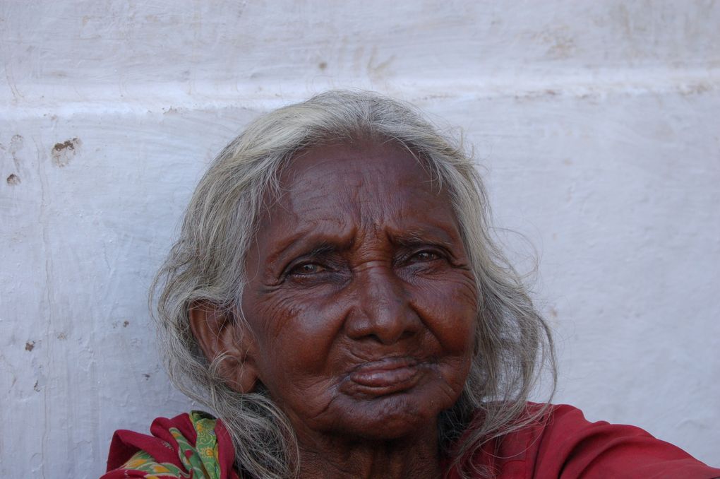 Des sourires et des mendiants